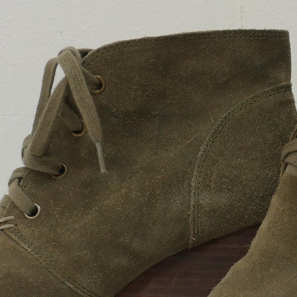 Lucky Brand Olive Green Suede Lace Up 3" Faux Wood Wedge Heel SZ 9 Ankle Boots - Picture 3 of 11